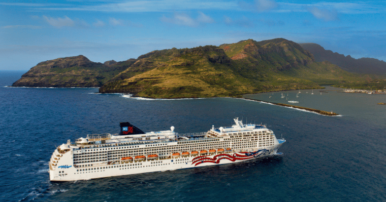 Sailing around Hawaii, the Norwegian Pride of America